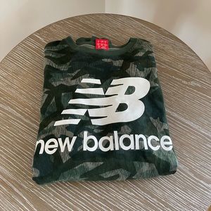 New Balance Logo Crewneck Sweatshirt - Large